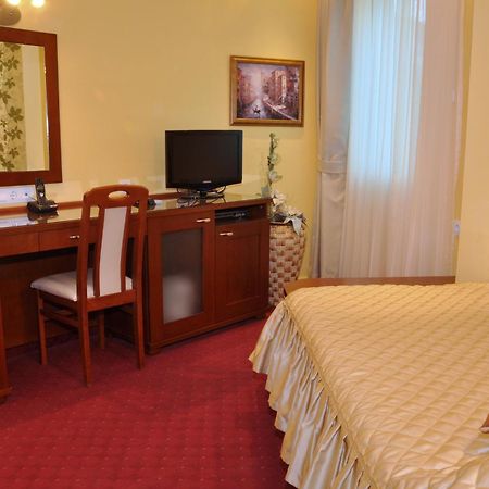 Hotel Botika Kraljevo Rom bilde